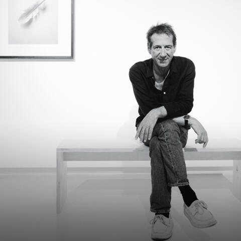 Chema Madoz: 'Cuando sabemos para qué sirve un objeto, perdemos interés por él' Chema Madoz: 'Cuando sabemos para qué sirve un objeto, perdemos interés por él'