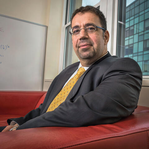 Daron Acemoglu: 'El coste del confinamiento para los más vulnerables es enorme' Daron Acemoglu: 'El coste del confinamiento para los más vulnerables es enorme'