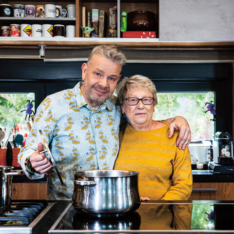 Alberto Chicote cocina con su madre: 'Como la cocina de tu madre no hay nada' Alberto Chicote cocina con su madre: 'Como la cocina de tu madre no hay nada'