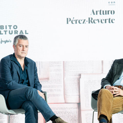 Arturo Pérez-Reverte y los libros (vídeo completo de la entrevista) Arturo Pérez-Reverte y los libros (vídeo completo de la entrevista)